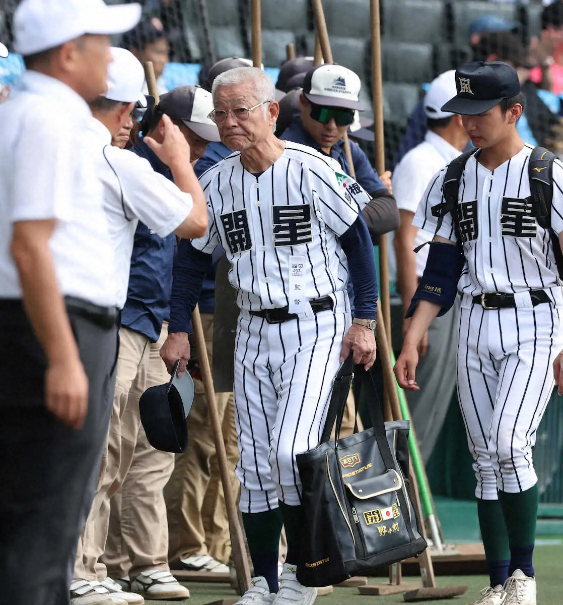 【画像・写真】【甲子園】73歳の開星・野々村直通監督、14年ぶり聖地は「今までで最高」　選手称え「あっぱれ」連発