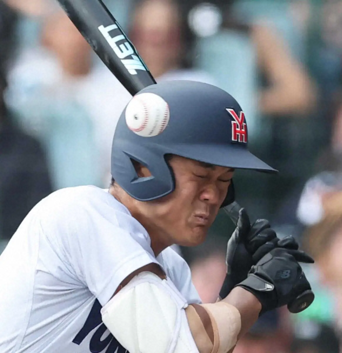 【画像・写真】【甲子園】横浜が2者連続死球から無安打で勝ち越し　頭部死球の阿部葉は大事に至らず