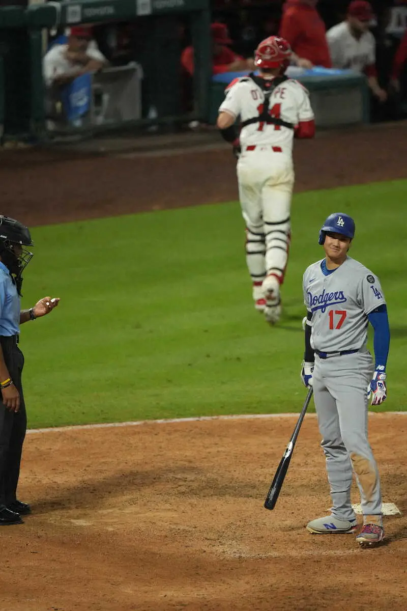 【画像・写真】えっ、ストライク！？大谷翔平　第5打席は見逃し三振に苦笑い　外角直球見送るも球審が…