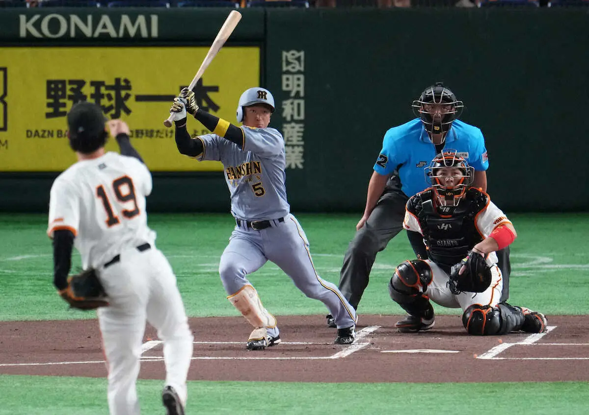 【画像・写真】＜巨・神（19）＞初回、近本は安打を放つ（撮影・沢田　明徳）