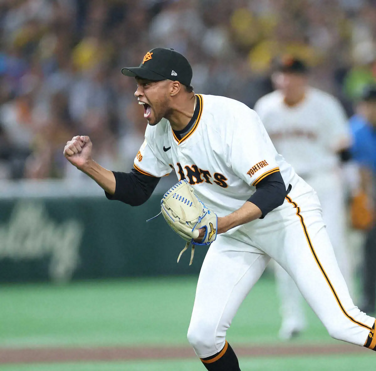 【画像・写真】巨人・マルティネス　大魔神超え最速200S　お立ち台で涙「父と母、そして妻、家族のおかげ」