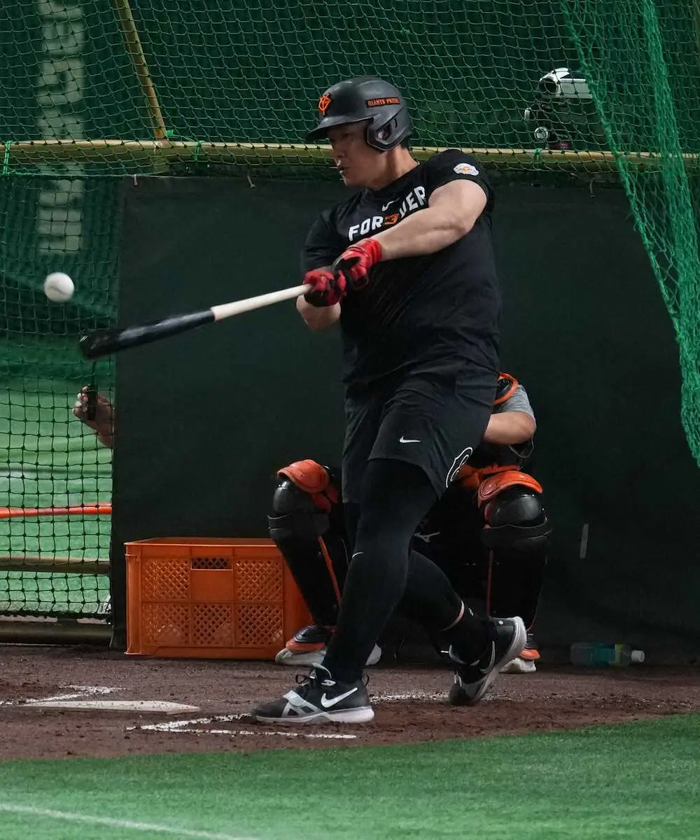 【画像・写真】巨人・岡本和真　試合前フリー打撃で快音連発！16日長嶋さん追悼試合で1軍復帰「4番・三塁」で出場へ