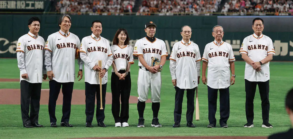 【画像・写真】【長嶋さん追悼試合】東京Dは試合前から「ミスター一色」　ビートたけしがメッセージ　黙とうは33秒　