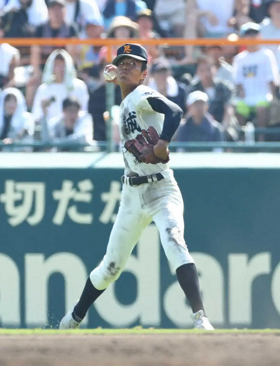 【画像・写真】【甲子園】尽誠学園の右翼手・金丸の全力バックホーム「2年半の感謝の気持ちを込めて投げました」