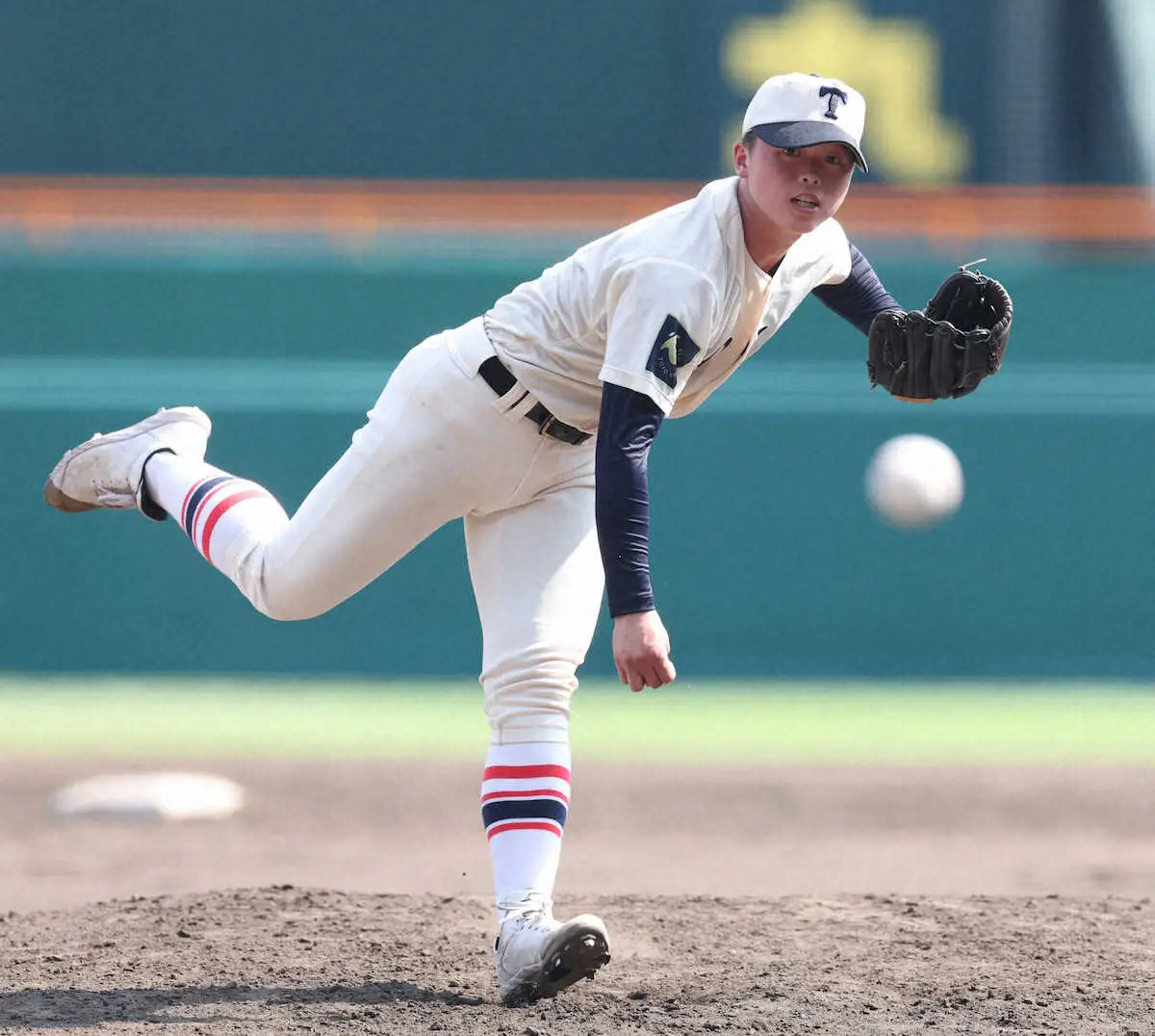 【画像・写真】【甲子園】東洋大姫路　エース木下鷹大が3回2死から好救援「コースを丁寧に投げた」