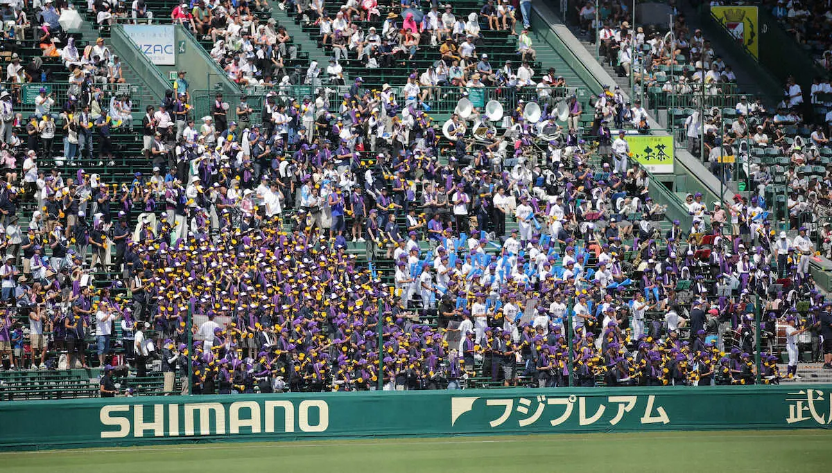 【画像・写真】【甲子園】アルプスに鳴り響いた！「必殺仕事人」のテーマ　関東第一7回の攻撃前