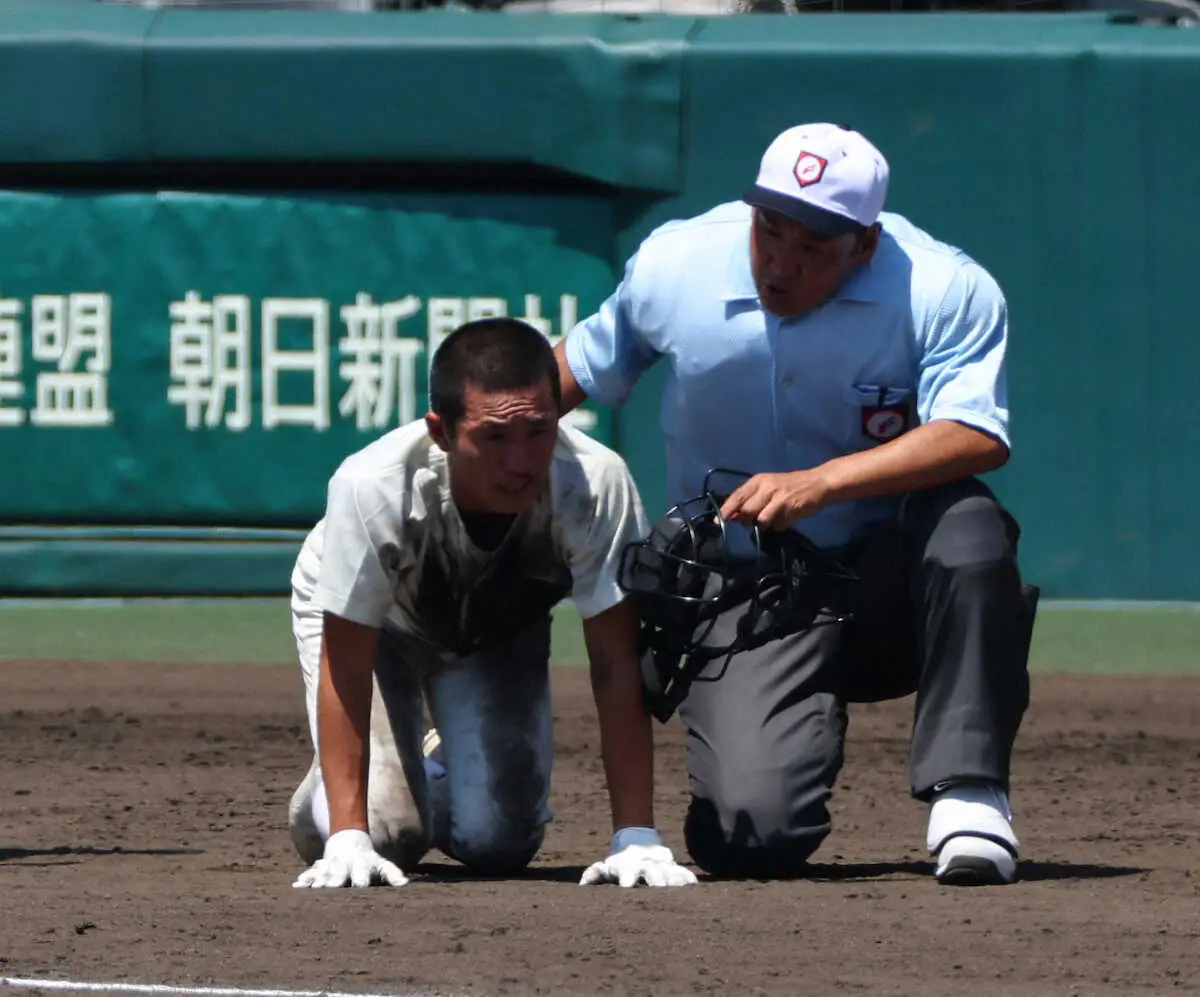 【画像・写真】【甲子園】頭部死球の日大三・松岡は病院へ…守備に就くも整列は加われず　三木監督「申し訳ないことした」