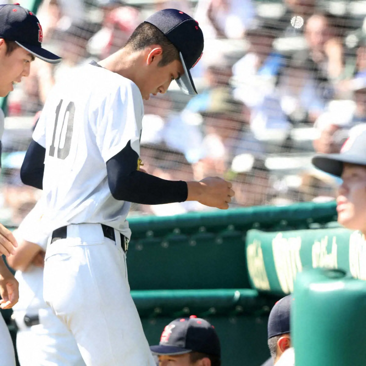 【画像・写真】【甲子園】横浜が延長タイブレークの死闘で悪夢のサヨナラ負け…春夏連覇の夢はベスト8で消える