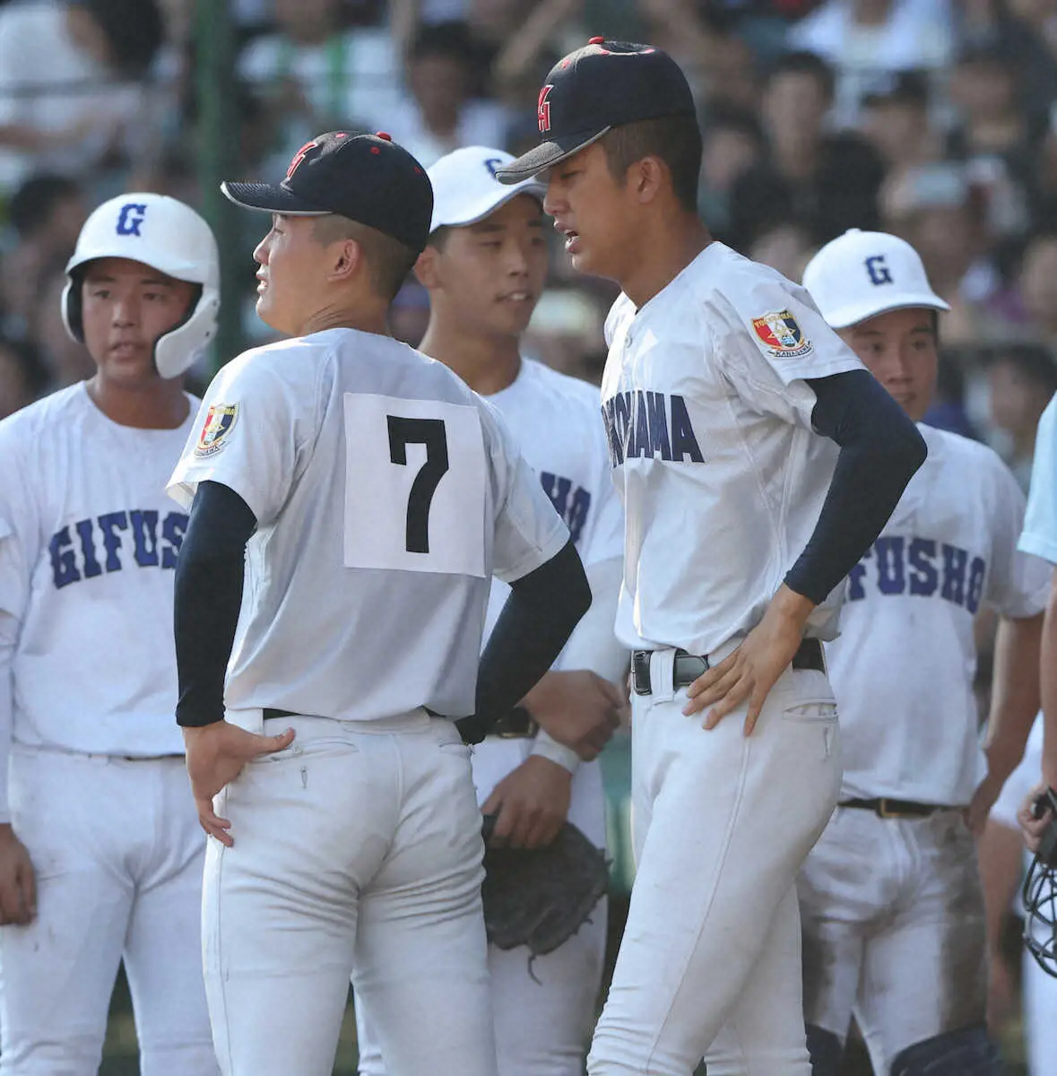 【画像・写真】【甲子園】横浜のスーパー2年生・織田、涙止まらず　4回途中降板で「自分の力の無さで負けさせた」