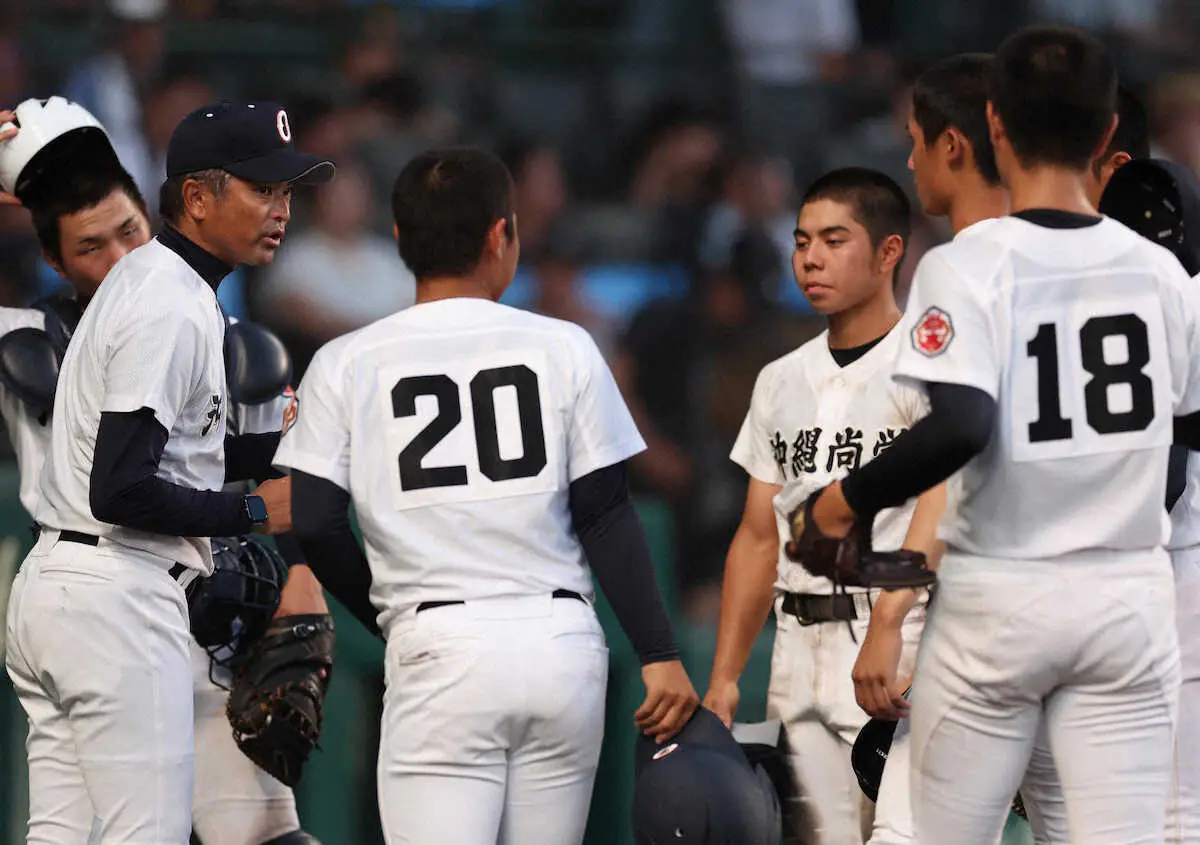 【画像・写真】【甲子園】沖縄尚学　夏は初の準決勝進出！新垣有＆末吉の2年生コンビが快投　次は山梨学院と対戦