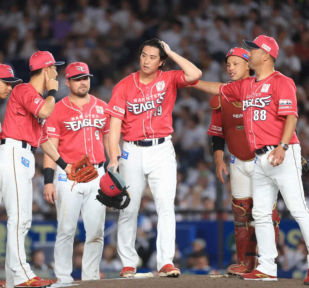 【画像・写真】楽天　2―5の8回　ロッテ・沢村の四球、四球、死球で1死満塁も1点止まり