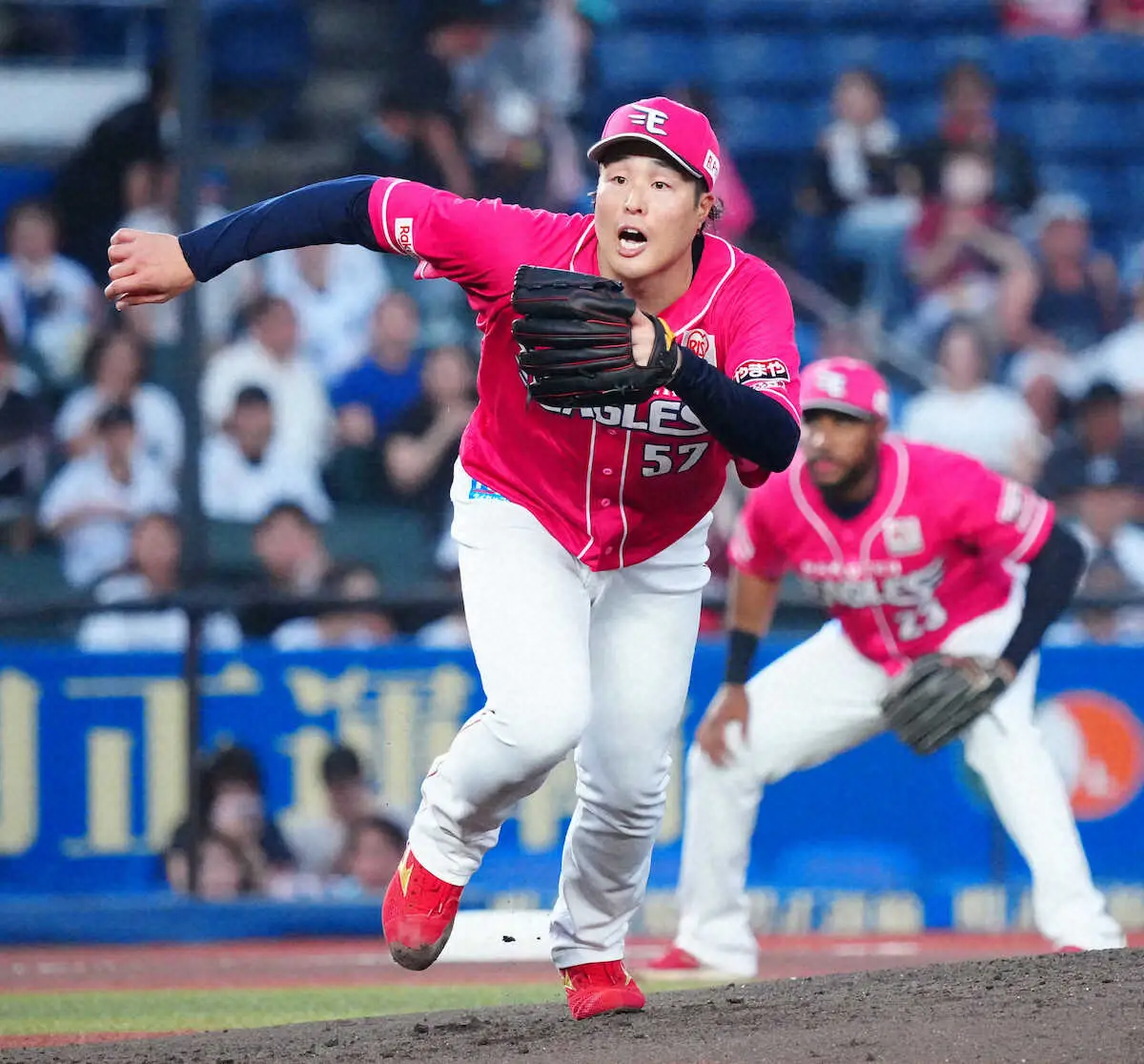 【画像・写真】＜ロ・楽＞楽天先発の滝中（撮影・長久保　豊）