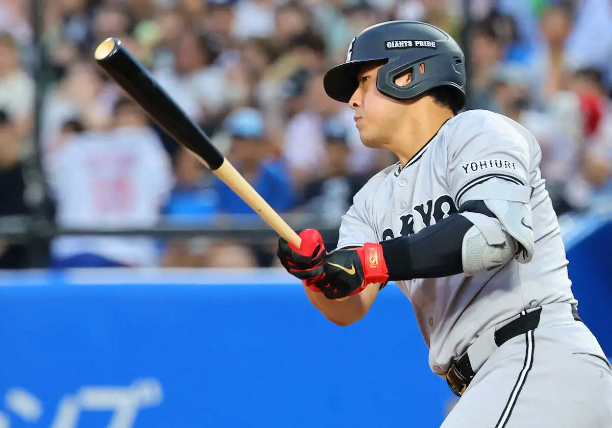 【画像・写真】巨人・岡本和真　田中将大に日米通算199勝目を！初回に三塁線切り裂く先制打　一走・泉口がイッキ生還