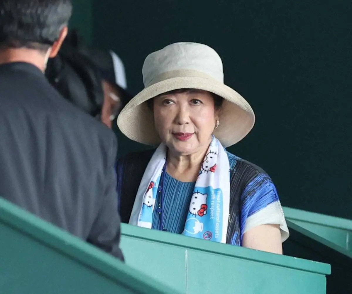 【画像・写真】【甲子園】日大三アルプス騒然！小池都知事のサプライズ訪問に「百合子～」の声掛けも