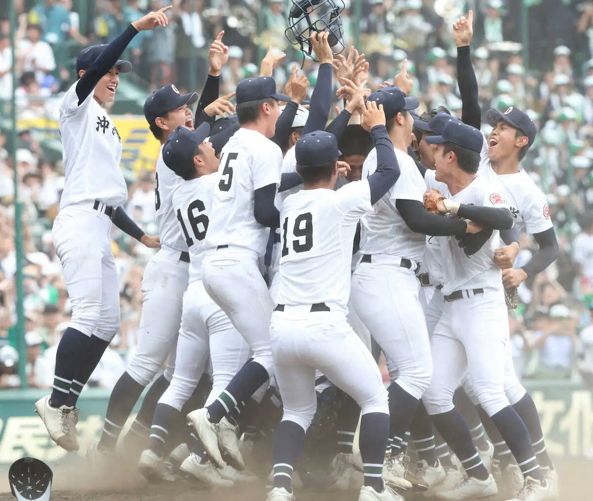 【画像・写真】広島・比嘉寿光氏が母校＆かつての“同志”の夏初優勝を祝福「いいものを見せてもらった」生観戦で感激