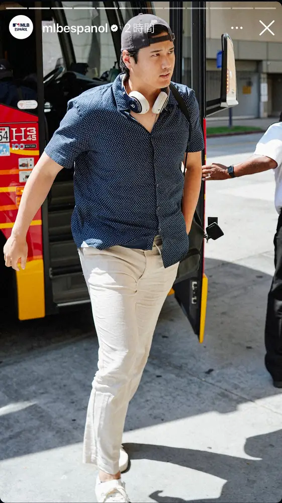 【画像・写真】大谷翔平　紺シャツ＆白パン“爽やかコーデ”で球場入り　パドレスと首位攻防戦「1番・DH」で先発出場