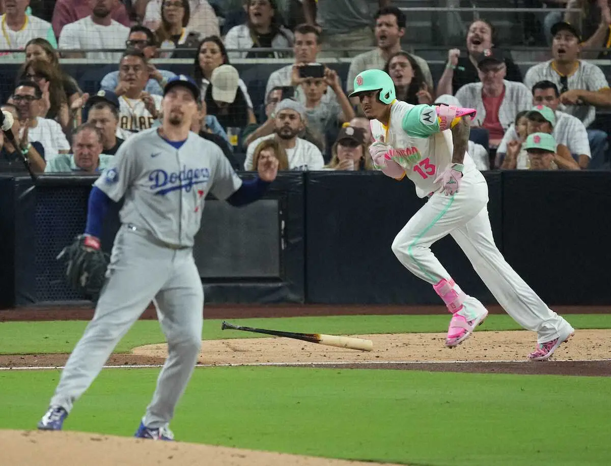 【画像・写真】パドレス4回に逆転成功！マチャド同点打→ボガーツ中犠飛　ダル両手突き上げ歓喜＆本拠ファン大興奮