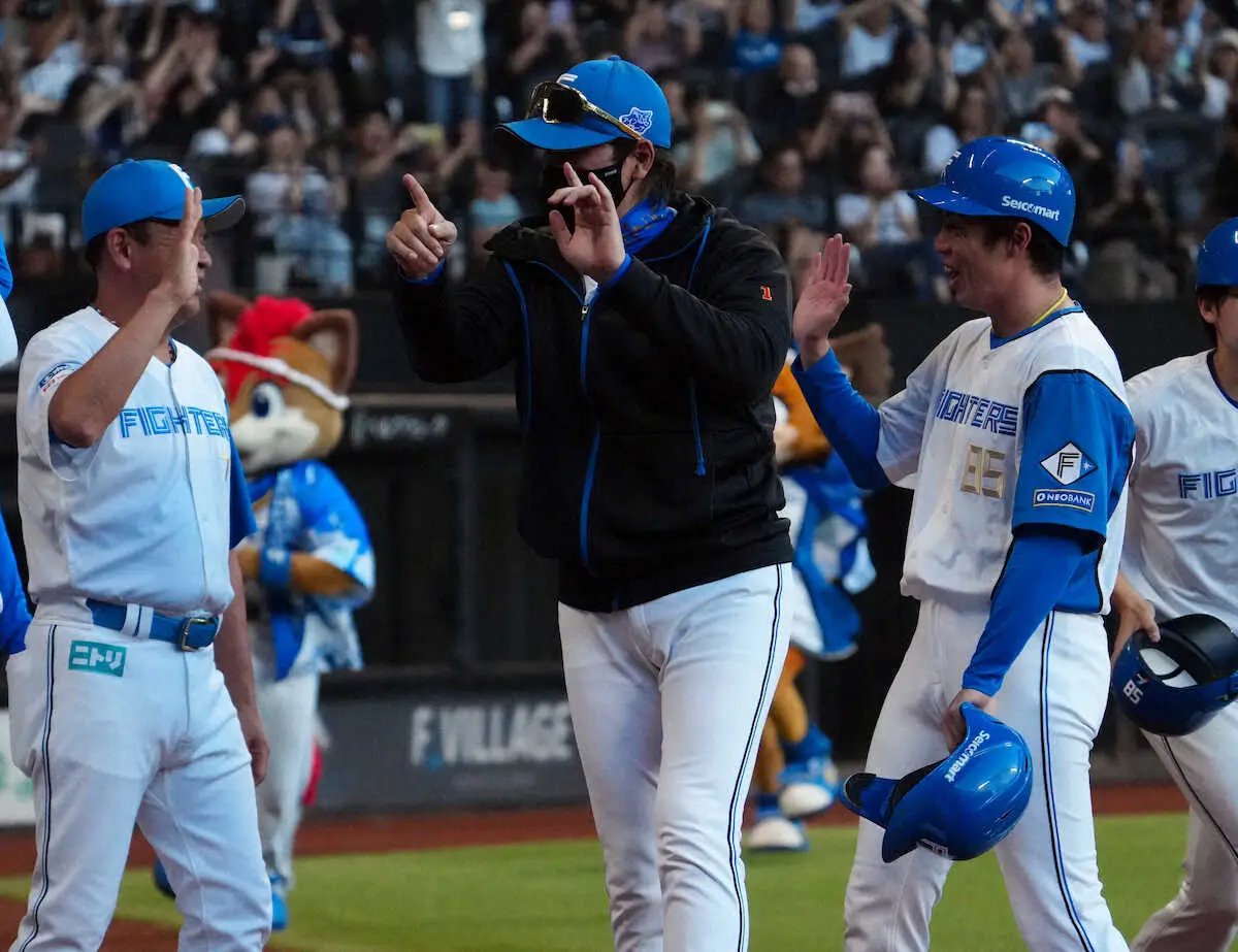 【画像・写真】日本ハム・新庄剛志監督　近藤健介への3度の申告敬遠は「山川くんにおいしいチャンスあげただけ…」