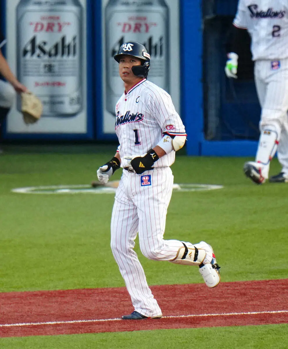 【画像・写真】ヤクルト・山田の交代理由は「下半身の張り」　週明け中日戦も高津監督「何とも言えない」