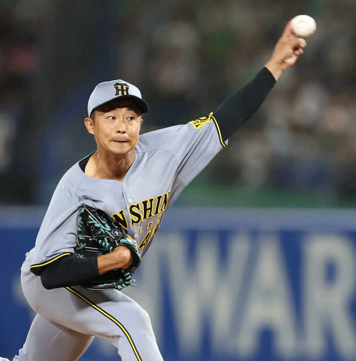 【画像・写真】＜ヤ・神22＞　8回、2番手で力投する島本　（撮影・須田　麻祐子）