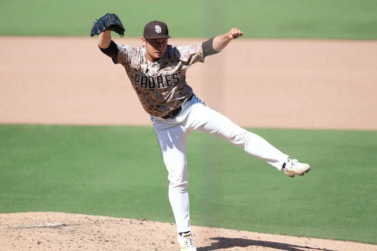 【画像・写真】＜パドレス・ドジャース＞9回、力投するパドレス・松井（撮影・小海途　良幹）