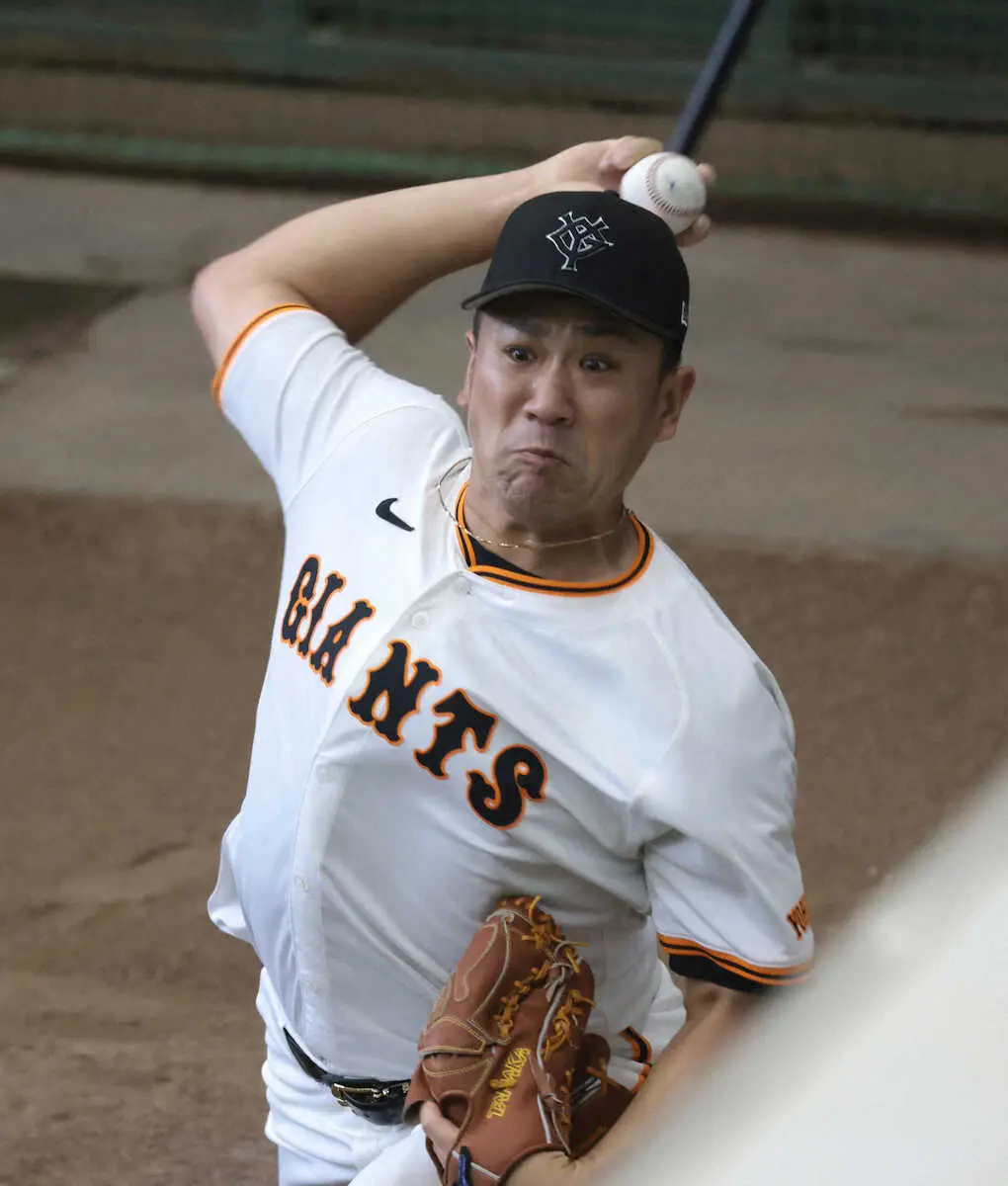 【画像・写真】ブルペンで投球練習する田中将（撮影・白鳥　佳樹）