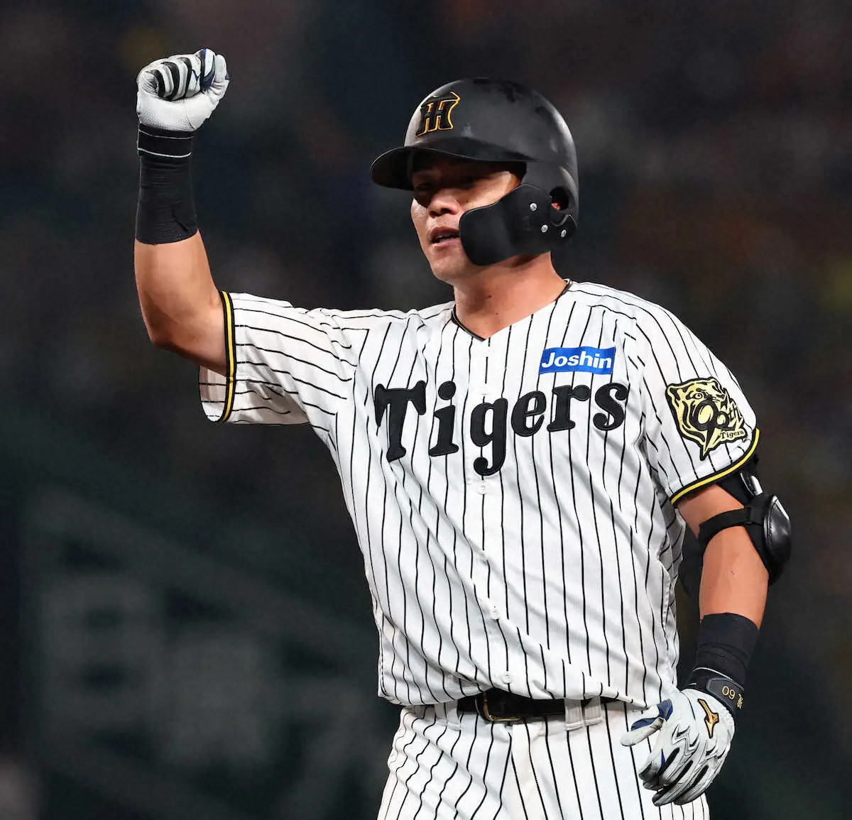 【画像・写真】＜神・巨22＞7回、内野安打を放った小野寺（撮影・岸　良祐）