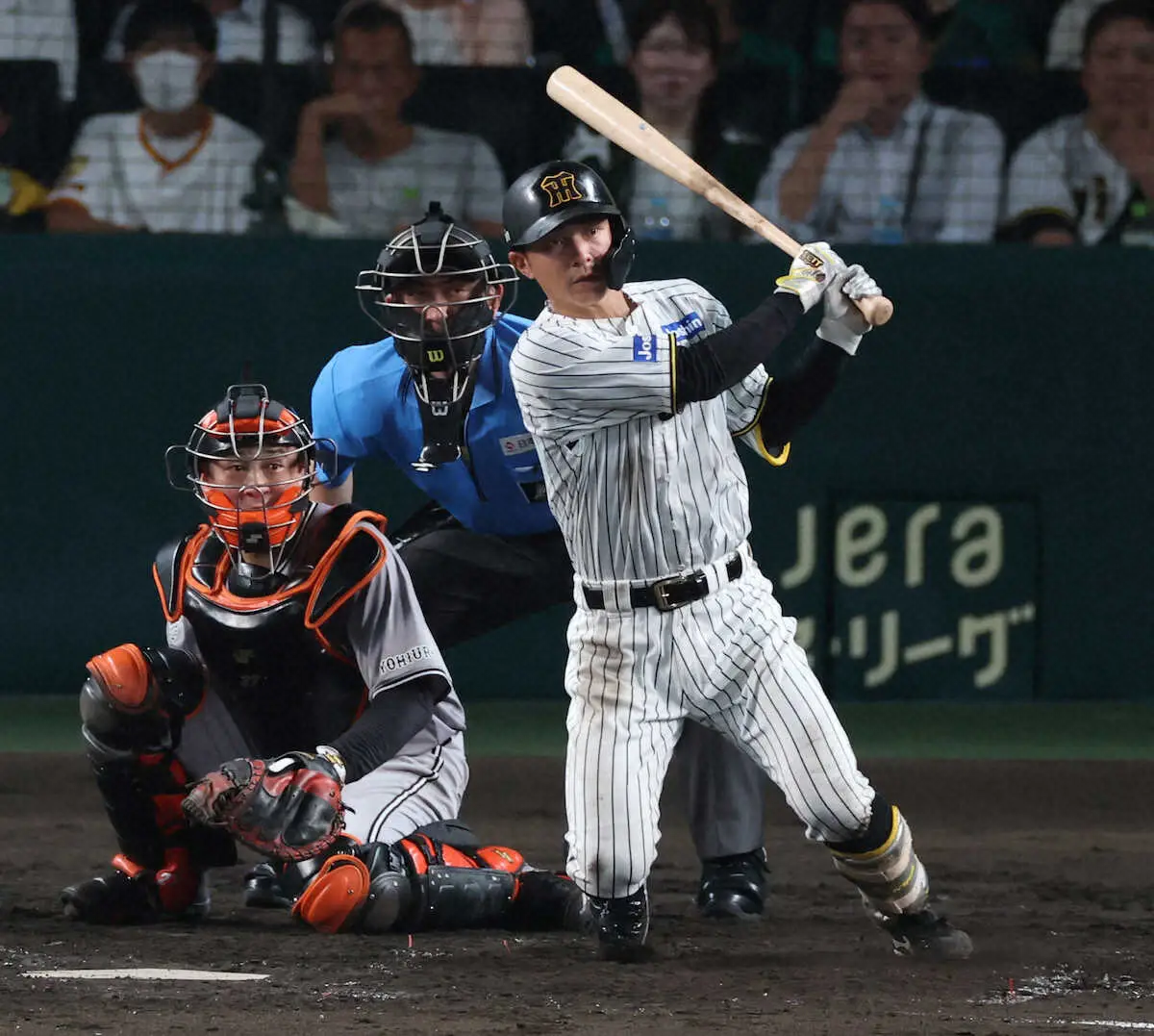 【画像・写真】＜神・巨22＞　5回、熊谷は左前打を放つ　（撮影・須田　麻祐子）