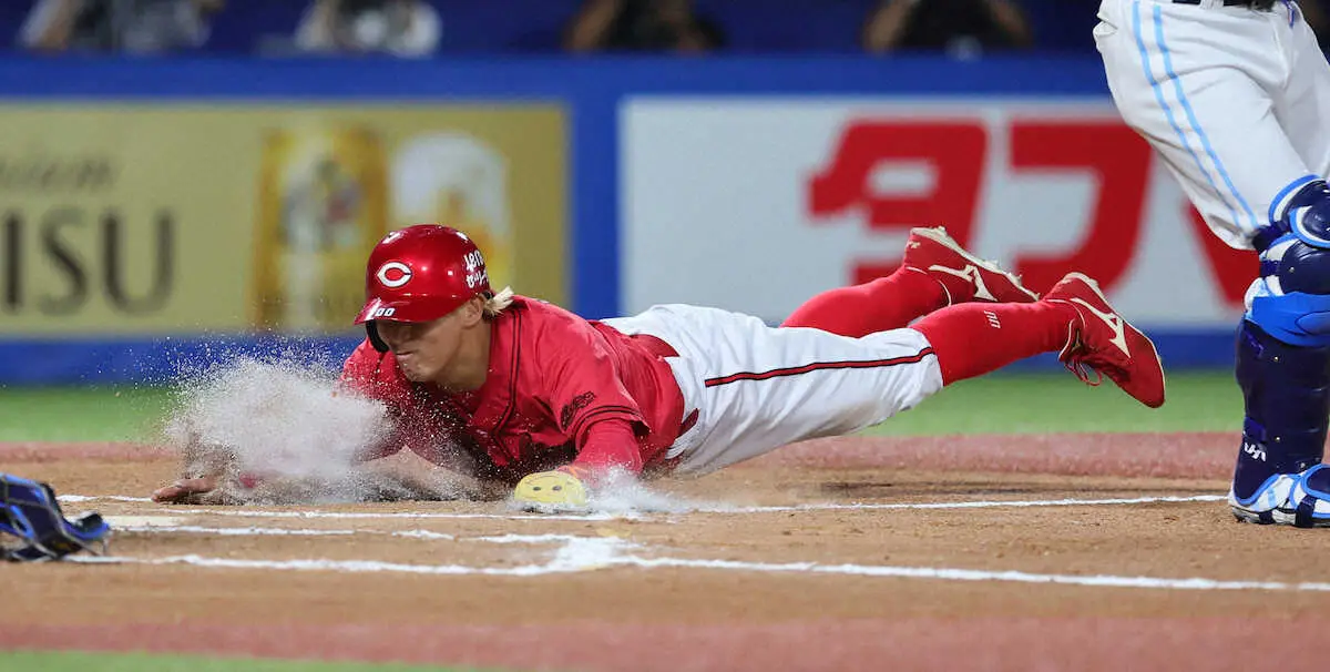 【画像・写真】＜ヤ・広（17）＞6回、高梨のけん制悪送球で一塁から一気に生還する羽月（撮影・尾崎　有希）