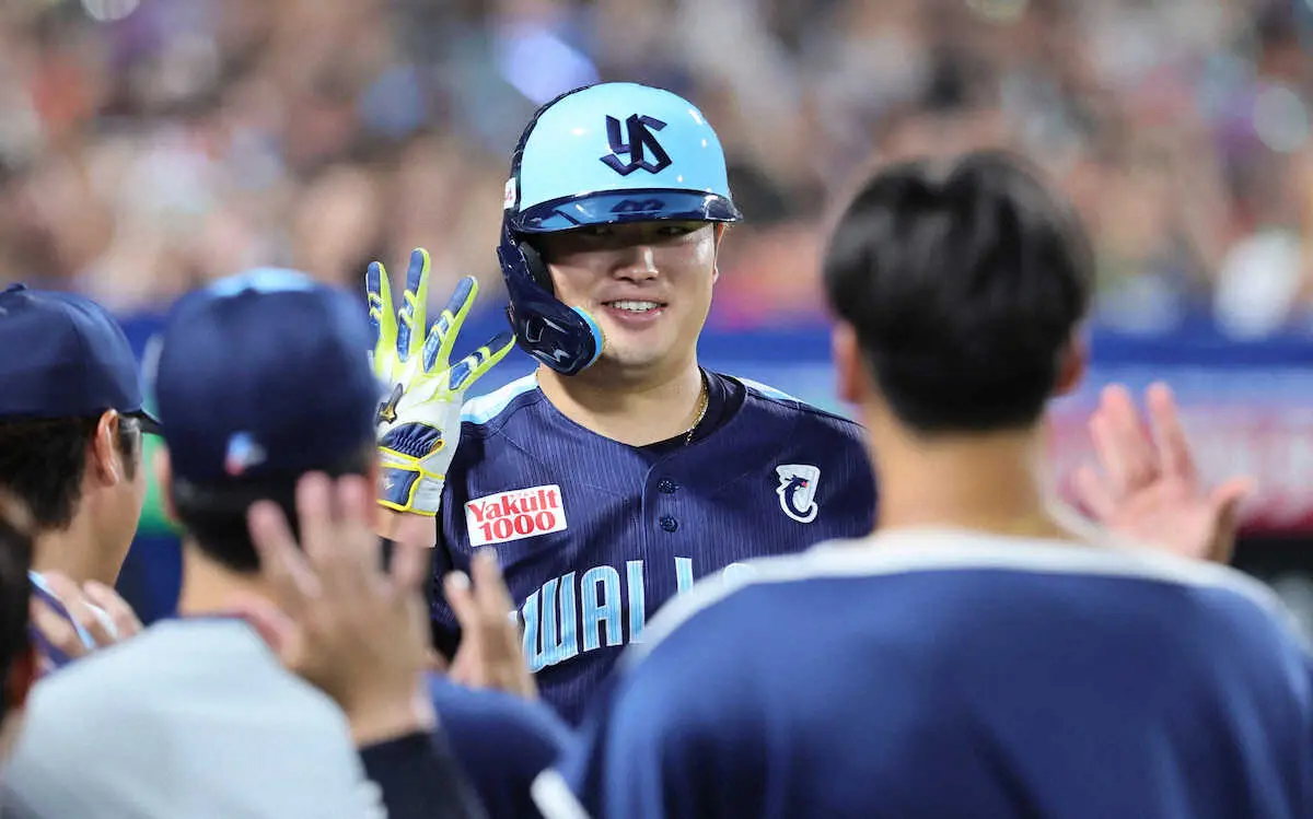 【画像・写真】ヤクルト村上宗隆「夢と希望、そして元気を」　小児がんと闘う子どもに捧げたバックスクリーン3本塁打