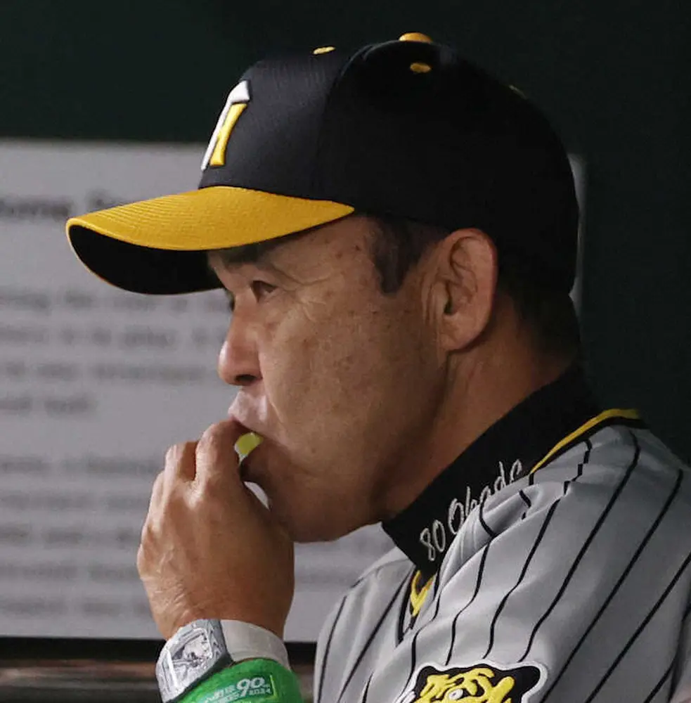【画像・写真】阪神　岡田顧問のズバズバ評論「監督時代にパインアメを置いたのは」理由を明かす