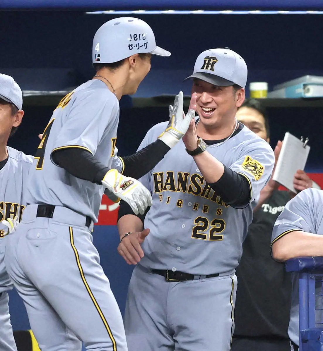 【画像・写真】藤川球児監督がプロ初本塁打の熊谷を絶賛、8回岩崎起用について語ったこととは