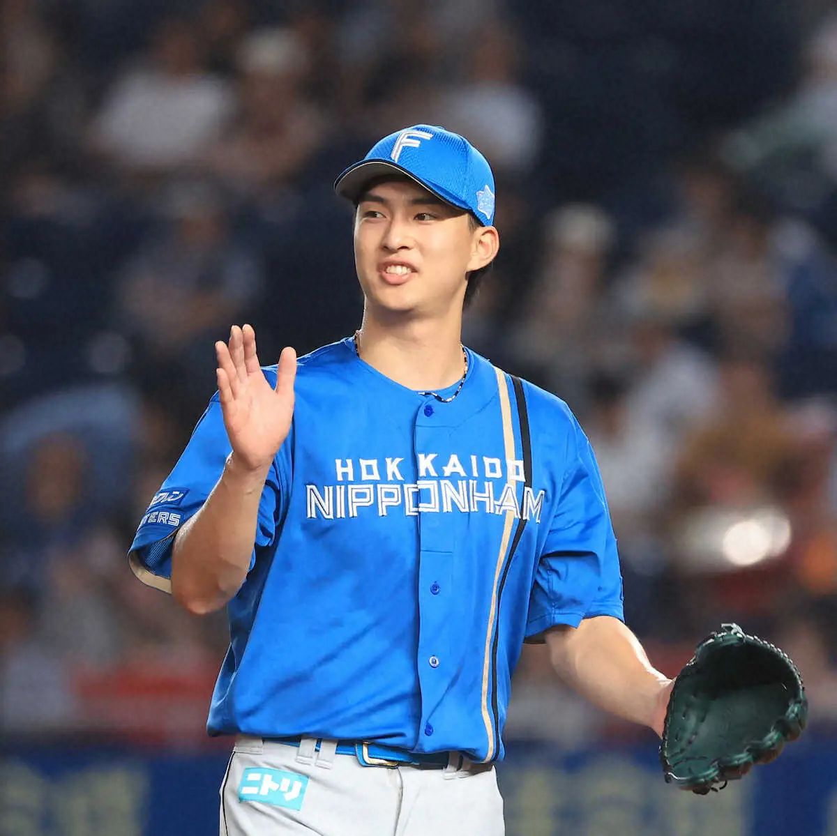 【画像・写真】日本ハム・達　新人王へ復活7勝　伏見と14歳差「たつとら」勝利の約束果たした