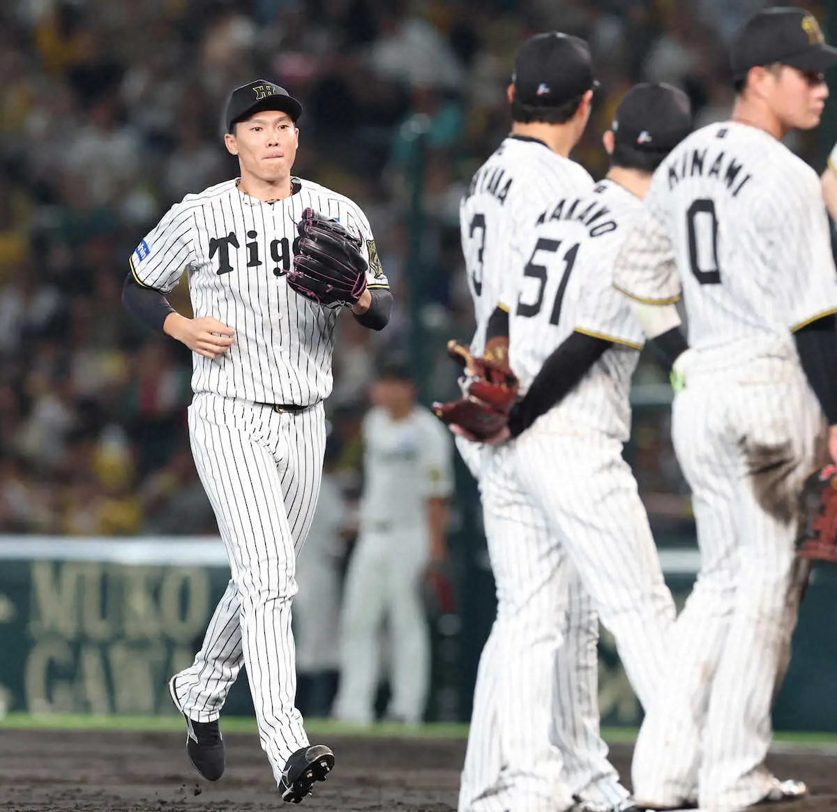 【画像・写真】阪神・才木が危険球退場でV目前の甲子園騒然！　マジック1で迎えた中、5回先頭の石原に頭部死球