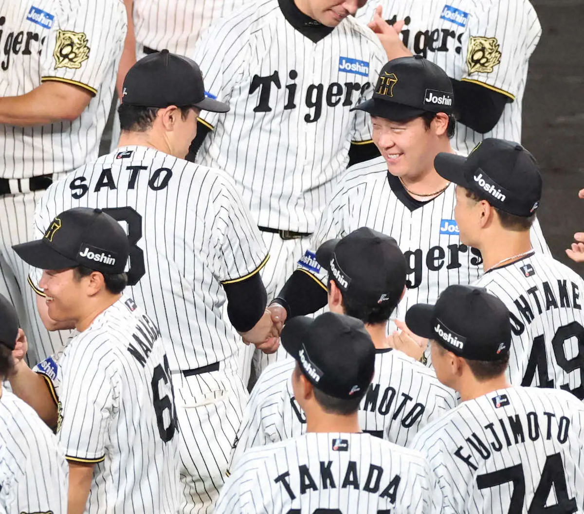 【画像・写真】阪神・大山　残留1年目Vに感涙「いろんな決断をして…」昨オフに誓った「もう一回」みんなで優勝