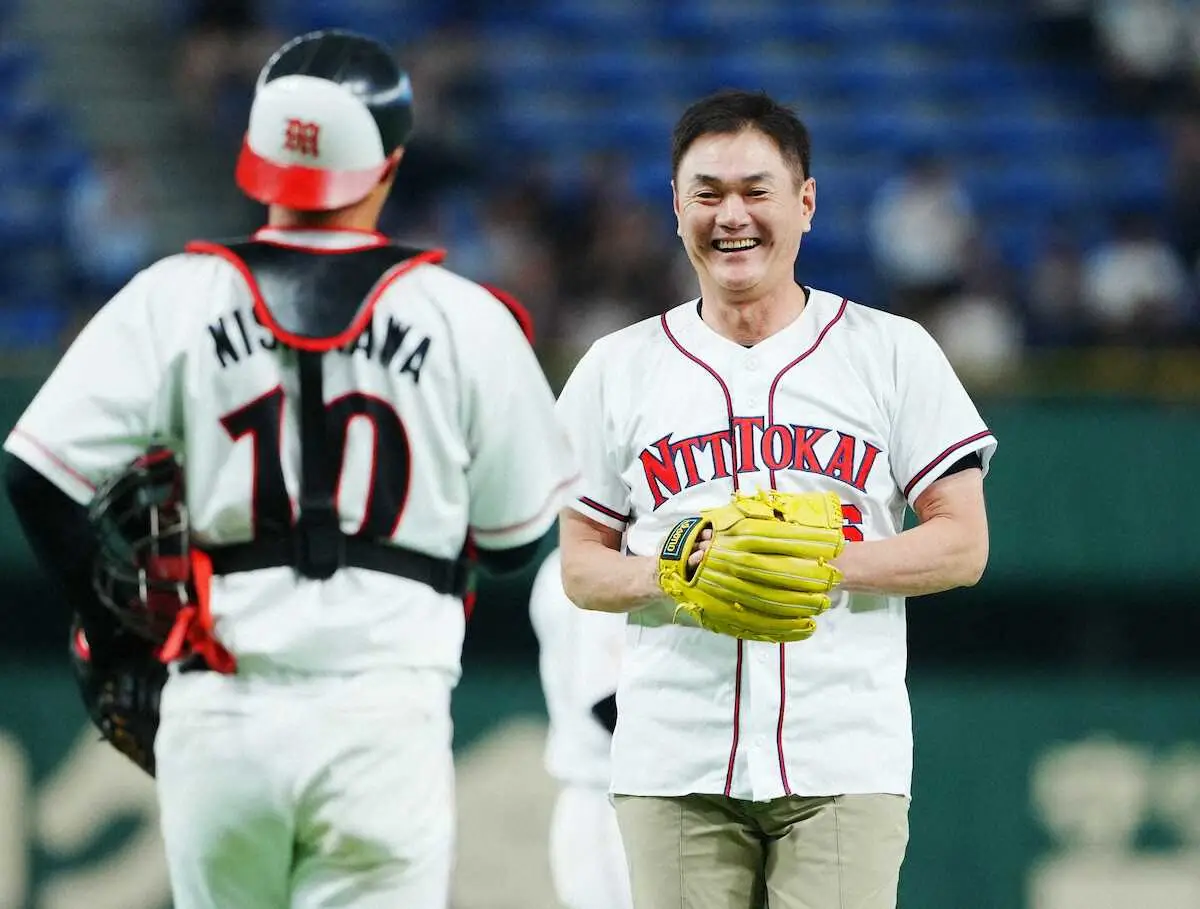 【画像・写真】【都市対抗】元中日の岩瀬仁紀氏が始球式　決勝は自身の出身地・愛知対決「どっちを応援していいか…」