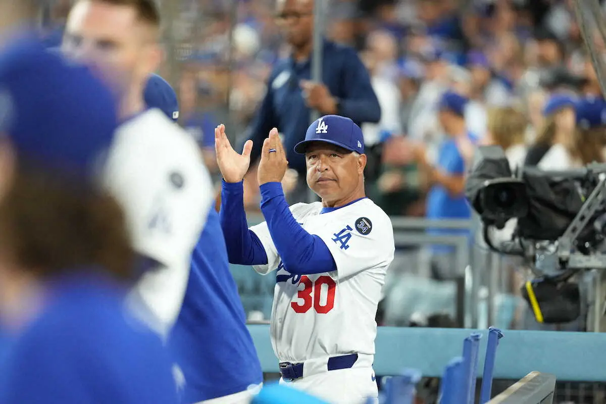 【画像・写真】「彼がやって来て“おめでとう”と…」ロバーツ監督が山本由伸に祝福されたワケ…「誇りに思います」