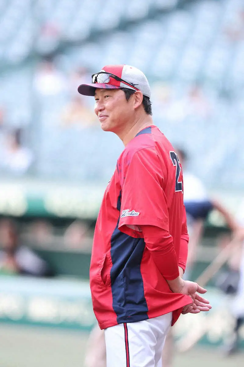 【画像・写真】＜広島資料＞　新井監督　7月31日撮影