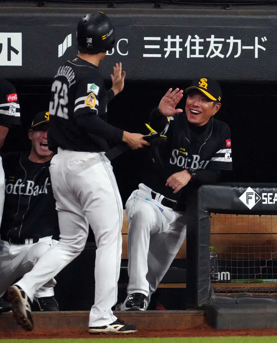 【画像・写真】ソフトバンク・海野隆司　日本ハムとの直接対決で先制の2点適時二塁打「モイネロに何とか援護点をと」