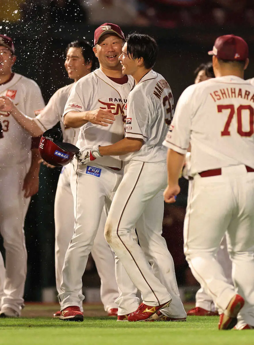 【画像・写真】楽天　延長11回サヨナラ勝ちに三木監督は「（中島）大輔がみんなの思いを背負ってね。いいヒットだった」