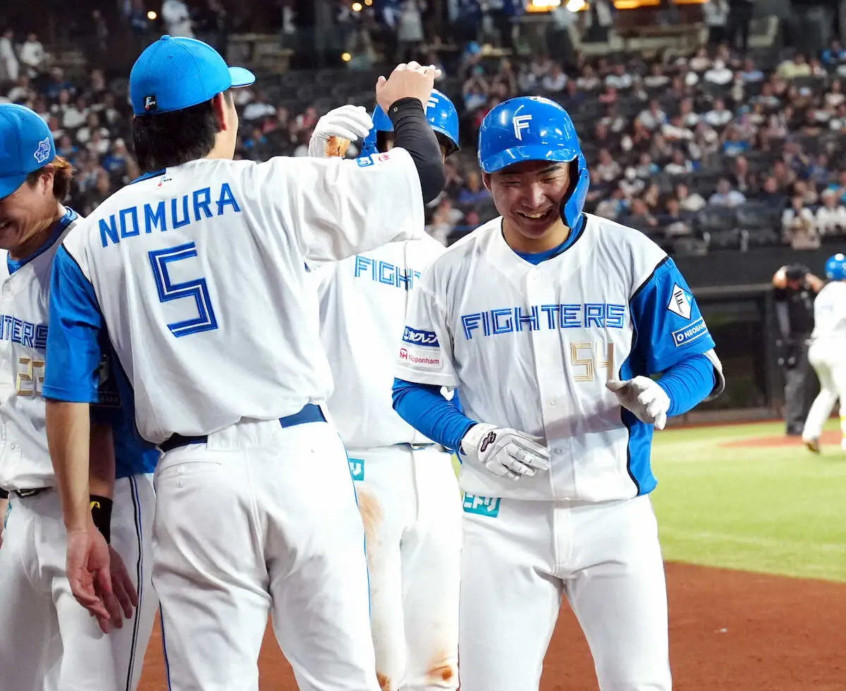 【画像・写真】日本ハム・山県　モイネロから連発に「一番驚いたのは自分」　早大時代4年間で0本塁打