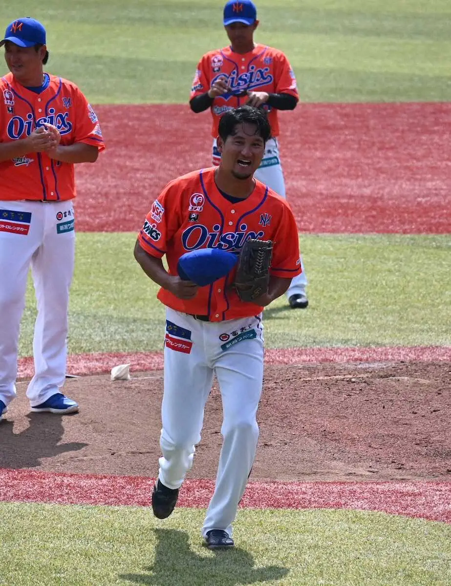 【画像・写真】今季限りで引退のオイシックス・三上朋也が先発　巨人ドラフト1位・石塚を遊ゴロに打ち取り笑顔で降板
