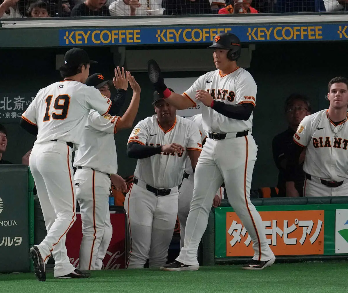 【画像・写真】4連勝中の巨人　3試合連続で小園に初回先制打されるもすぐ逆転！岡本同点打、中山打で勝ち越し