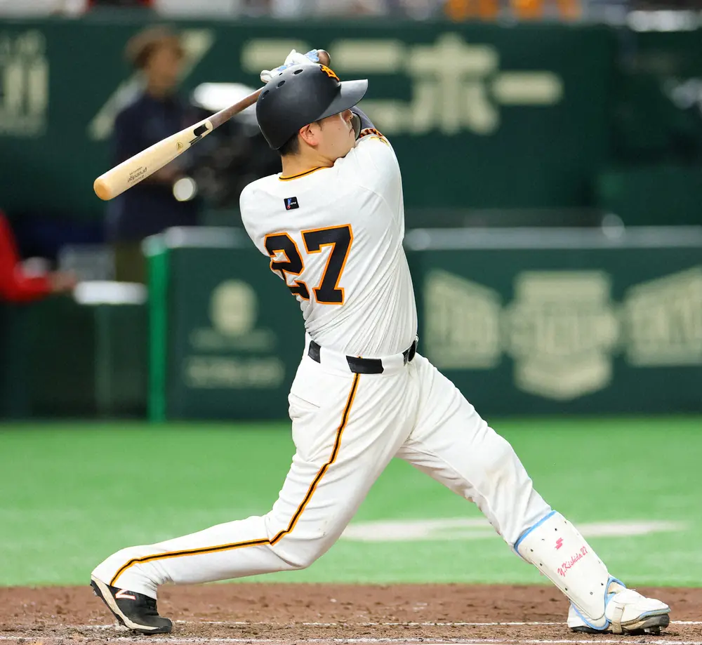 【画像・写真】巨人・岸田行倫が東京ドームの天井直撃打放つ　スタンドどよめく
