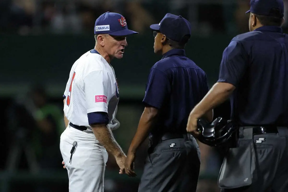 【画像・写真】U18米国のリック・エクスタイン監督が退場　審判を侮辱か