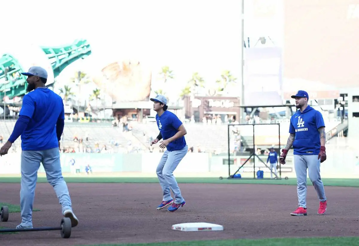 【画像・写真】大谷翔平　ジャイアンツ戦前に走塁練習実施　練習前にはキム・ヘソンに“日本語レッスン”「寒い」