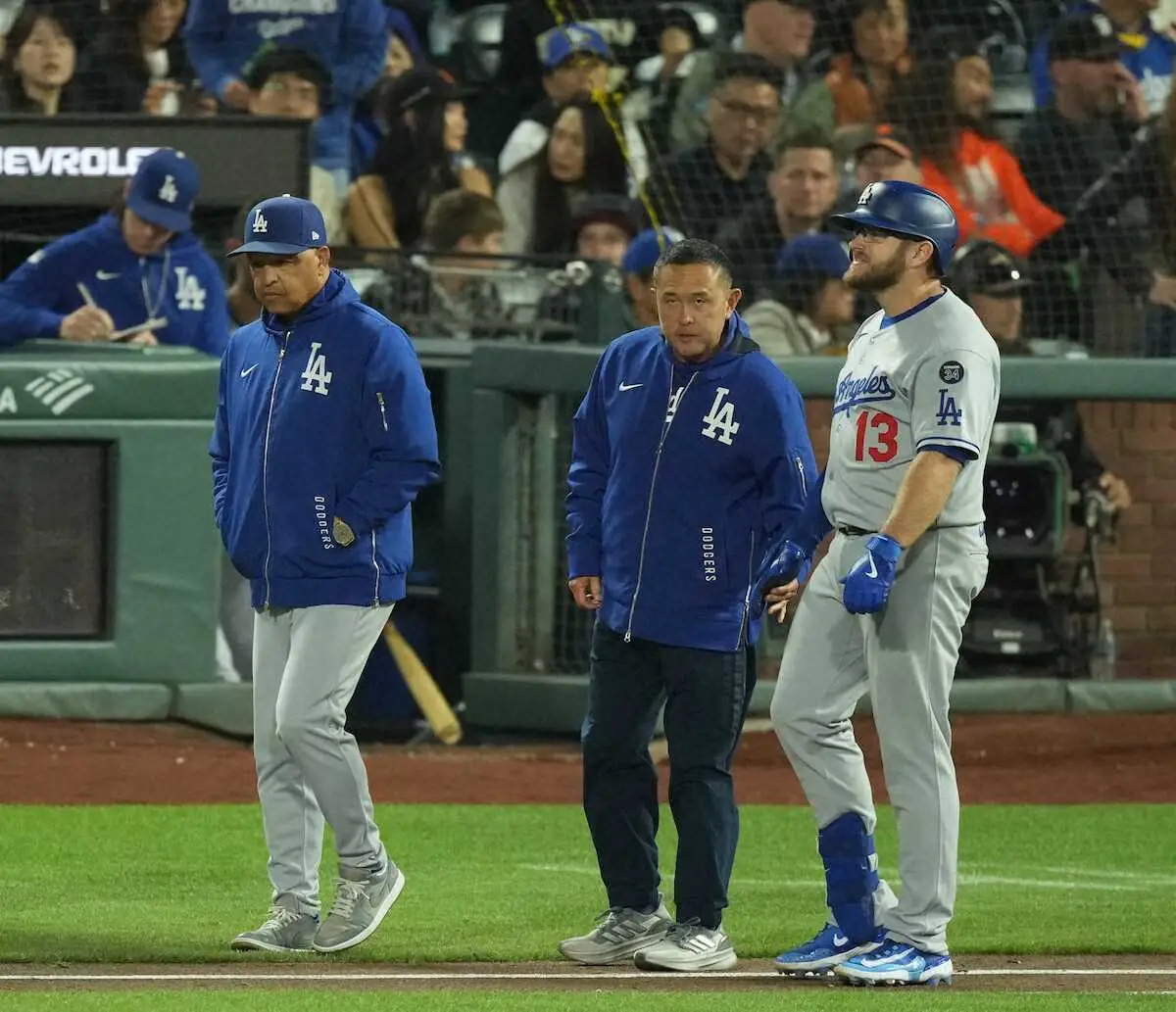 【画像・写真】右手に死球のマンシーは「明日は出場できると思う」とドジャース指揮官　骨に異常なし