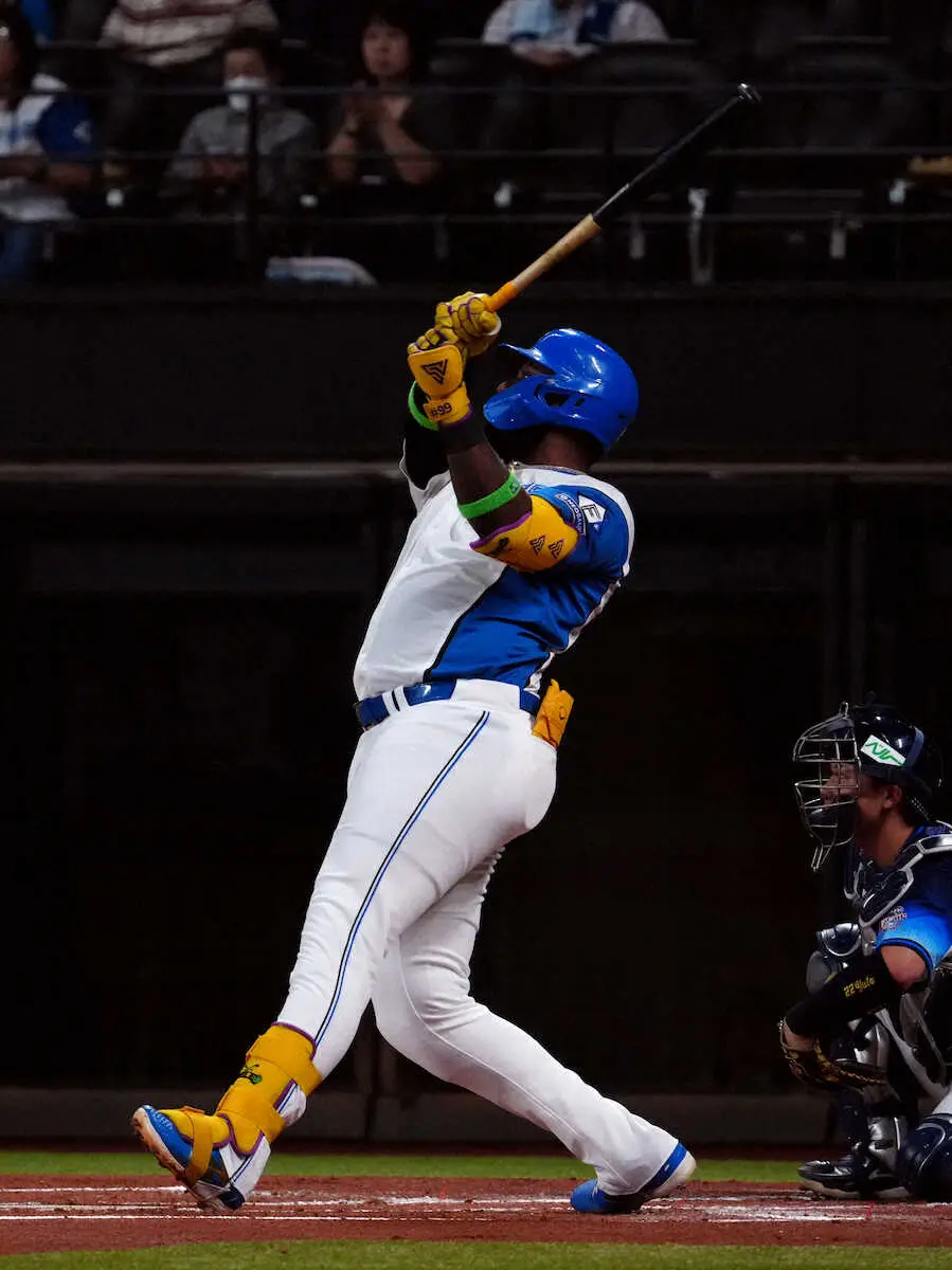 【画像・写真】日本ハム・レイエスが30号到達！　球団では20年中田翔以来5年ぶり　初回右翼ポール際に先制弾