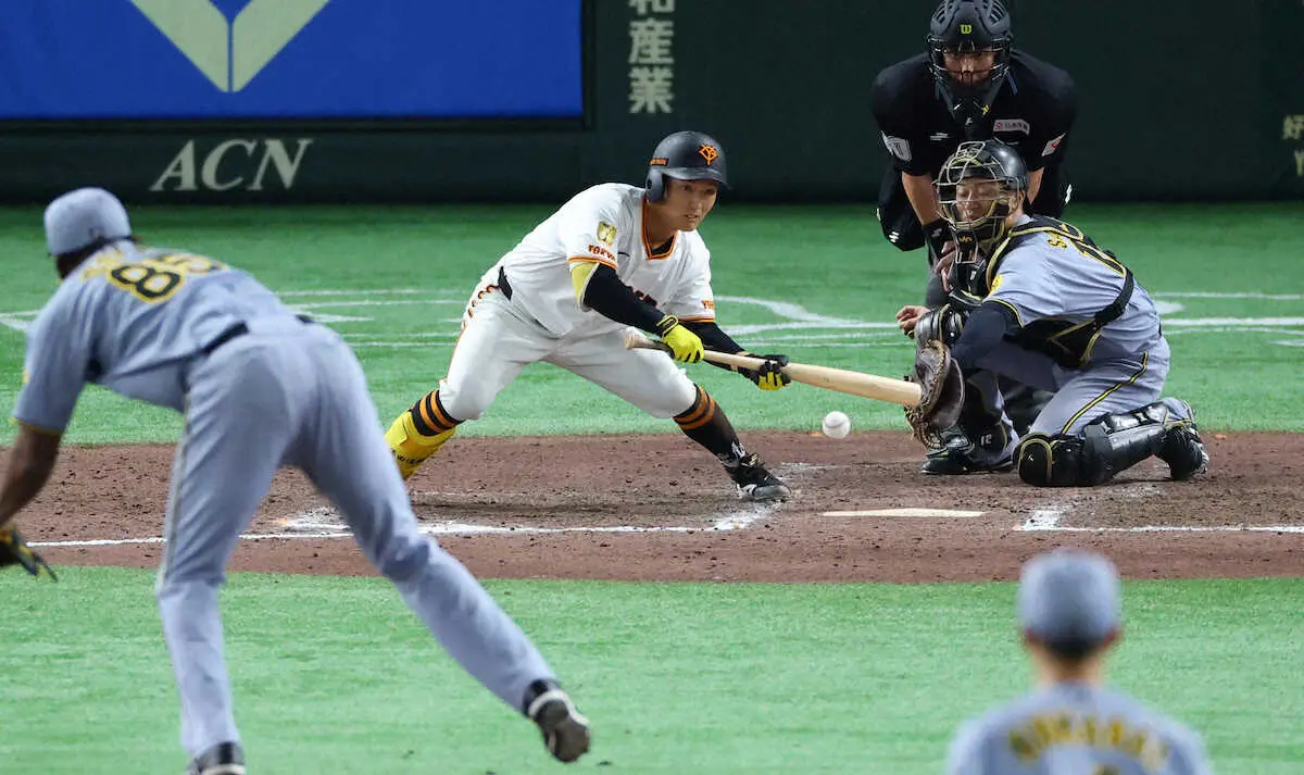 【画像・写真】巨人・浦田俊輔　緊急招集で4カ月ぶり1軍、値千金のプロ初犠打に「絶対に決めてやろうって」