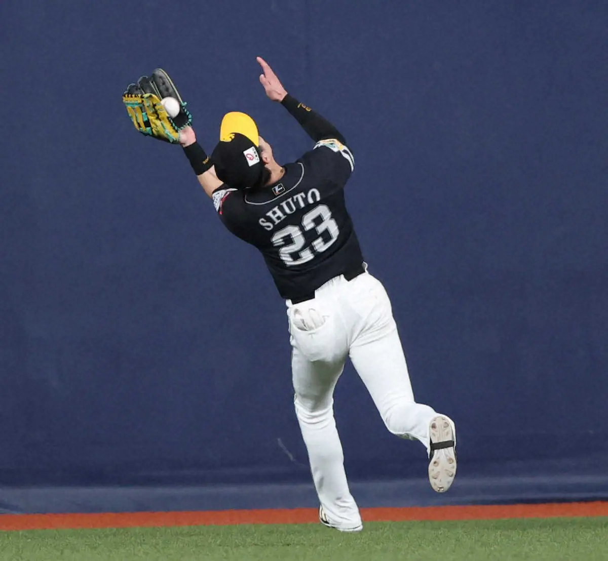 【画像・写真】ソフトバンク・周東佑京が逆転勝ち呼び込むスーパーキャッチ「諦めなくてよかった」